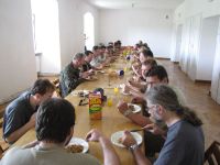 uczestnicy szkolenia podczas ciepłego posiłku po zajęciach